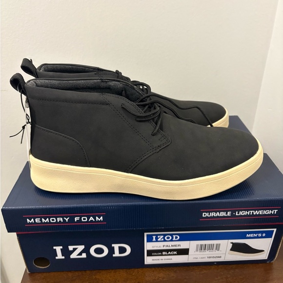 Izod Men's Black and Cream Chukka Boots - Picture 1 of 7